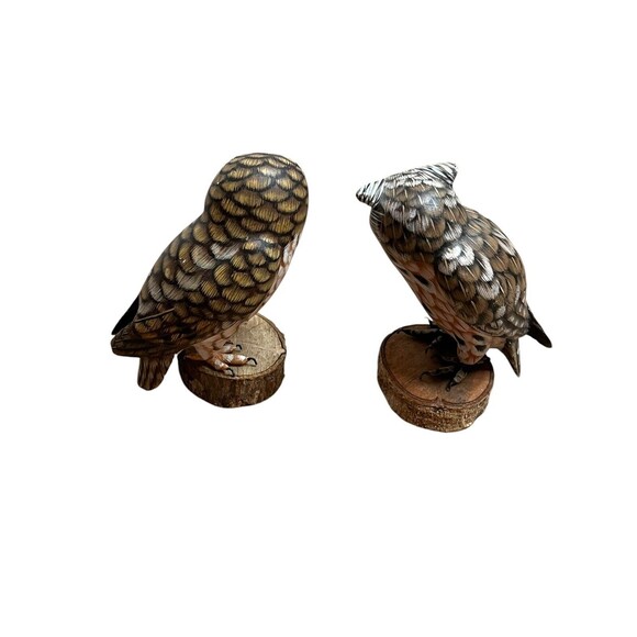 Vintage Set Of 2 Hand Carved and Painted‎ Wood Owl Figurines On Wood Slices - Picture 8 of 10